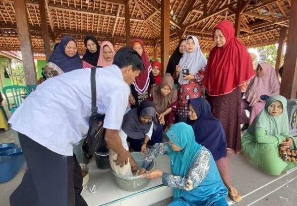 Olah Limbah Pertanian, Warga Panjang-Kedungadem Dapat Pelatihan Pembuatan Jamur dari Bonggol Jagung