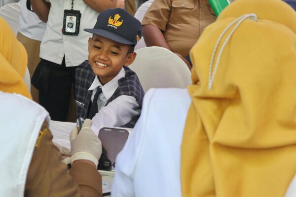 Ratusan Siswa di Padangan-Bojonegoro Antusias Ikuti Cek Kesehatan Gratis, Dapat Support Langsung dari Menko PMK