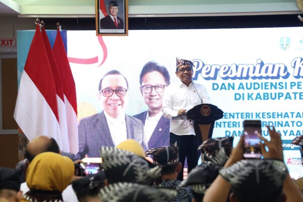 Didampingi Forkopimda Bojonegoro, Menko PMK Pratikno Resmikan Katarak Center RSUD Padangan
