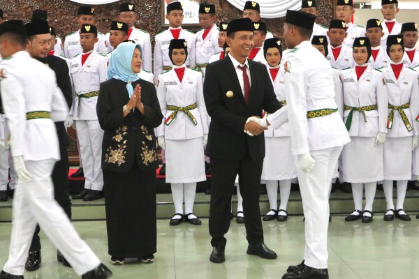 Paskibraka Bojonegoro Dikukuhkan Bupati Wahono, Siap Kibarkan Merah Putih di HUT Ke-80 Kemerdekaan Indonesia