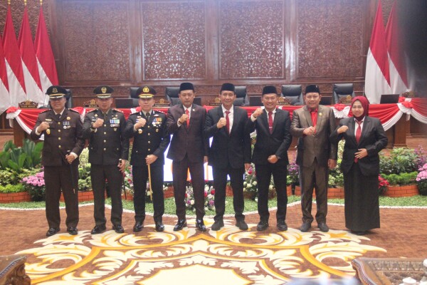 HUT Ke-80 RI, Bupati Wahono Dengarkan Pidato Kenegaraan Presiden Prabowo