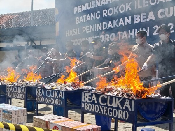 Bea Cukai Bojonegoro Musnahkan 8,51 Juta Batang Rokok Ilegal Hasil Penindakan