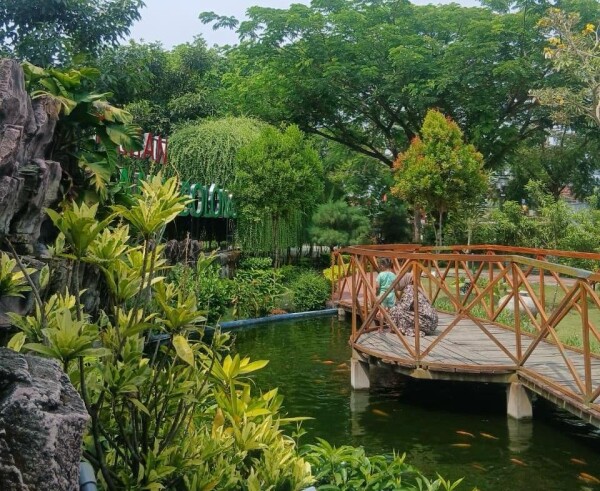 Taman Gajah Bolong Baureno, Ruang Terbuka Hijau yang Cocok untuk Keluarga Bersantai