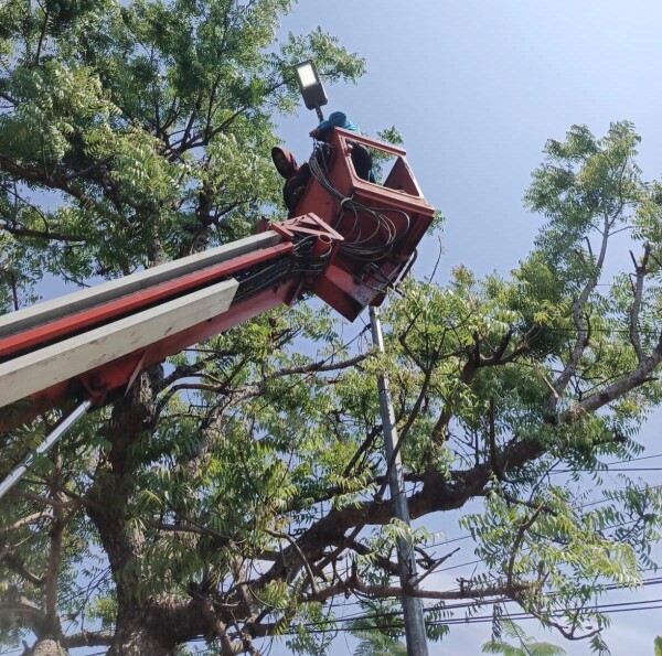 Jalan Nasional Jalur Babat-Bojonegoro-Ngawi Makin Terang, Sebanyak 1.192 Titik Dipasang Lampu LED 120 Watt