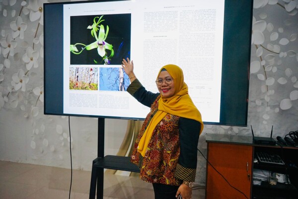 Dosen Unigoro Teliti Anggrek Dendrobium capra, Tumbuhan Langka yang Hanya Ada di Hutan Jati Bojonegoro