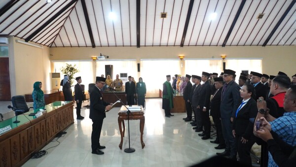 Empat Jabatan Kepala Dinas Resmi Diisi, Bupati Bojonegoro Tekankan Pelayanan Terbaik untuk Masyarakat
