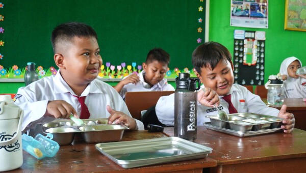 Ratusan Siswa SDN Kepatihan-Bojonegoro Nikmati MBG, Belajar Makin Bersemangat