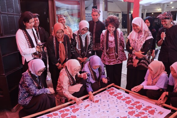 Dekranasda Bojonegoro Sambut Dekranas Pusat di Balai Budaya Samin, Kerja Sama Kembangkan Keterampilan Batik Anak Muda