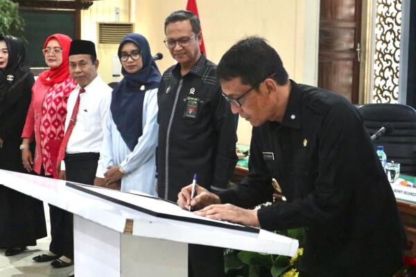 Pemkab Bojonegoro dan Para Stakeholder Tandatangani Komitmen Bersama Cegah Kekerasan dan Perkawinan Usia Anak