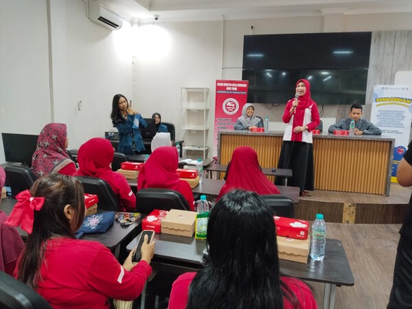Gandeng Unair, FIJ Bojonegoro Gelar Pelatihan QRIS Bagi Pelaku UMKM