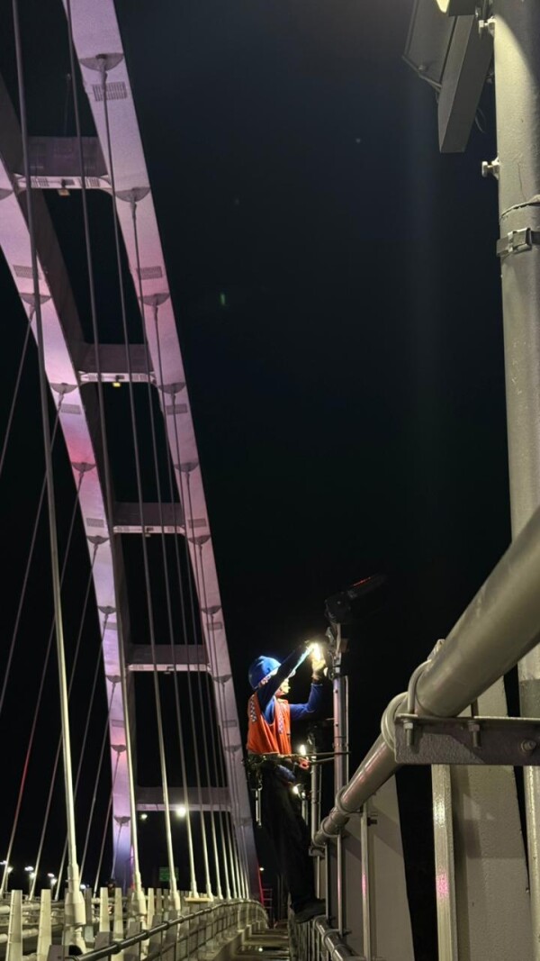 Pemkab Bojonegoro Pasang 30 Lampu LED di Kawasan Jembatan Sosrodilogo, Warga Makin Merasa Nyaman