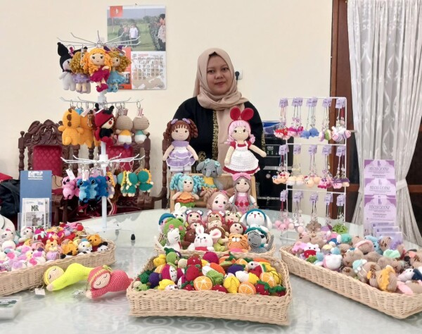 Berawal dari Hobi, Zulfa Nurin Warga Desa Bogo-Bojonegoro Sukses Kembangkan Bisnis Rajut