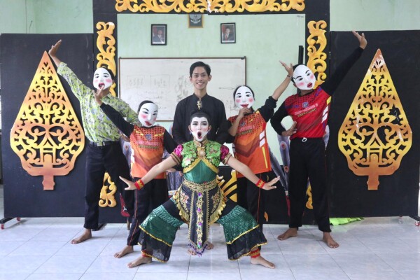 Guru Tari SMPN 5 Bojonegoro Anang Setyawan: Ajak Siswa Ekspresikan Diri Lewat Gerak