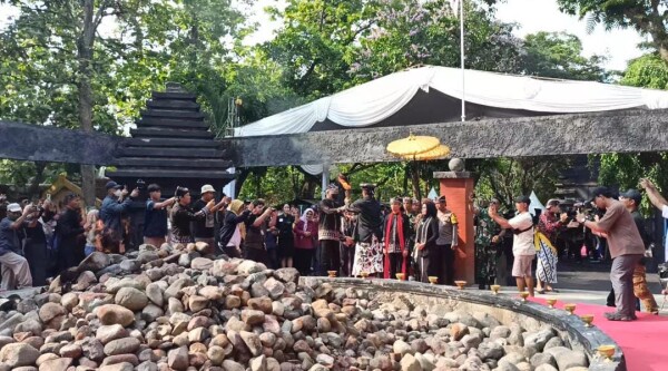 Rangkaian HJB Ke-348, Pemkab Bojonegoro Gelar Prosesi Pengambilan Api Sebagai Simbol Semangat Membangun Daerah
