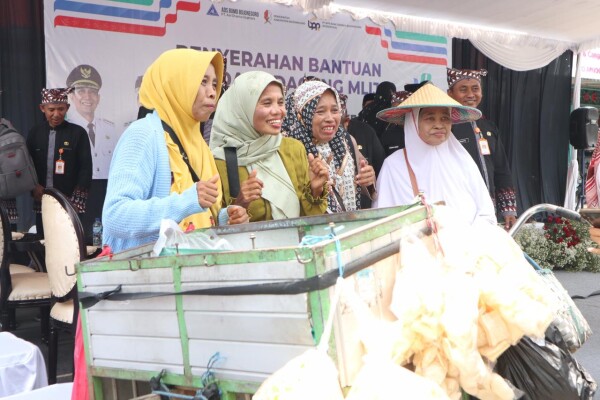 Dapat Suntikan Modal dari Pemkab Bojonegoro, Pedagang Rengkek Makin Semangat Kembangkan Usaha