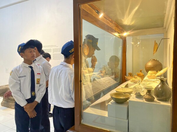 Lokasi Strategis Tengah Kota, Museum Rajekwesi Bojonegoro Mulai Banyak Pengunjung