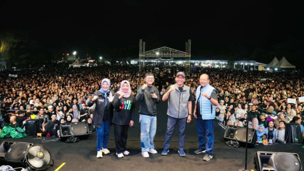 Denny Caknan Tampil Memukau dalam Rangkaian Hari Jadi Bojonegoro Ke-348, Hibur Ribuan Warga