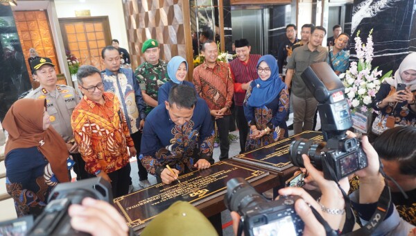 Bupati Setyo Wahono Resmikan Gedung Baru PT BPR Bank Daerah Bojonegoro, Dorong Pertumbuhan Ekonomi Warga