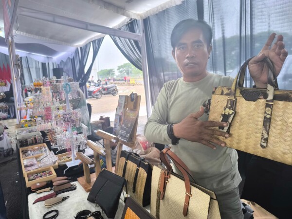 Hari Kedua Bojonegoro Youth Festival 2025, Para Pelaku UMKM Lokal Dapat Berkah