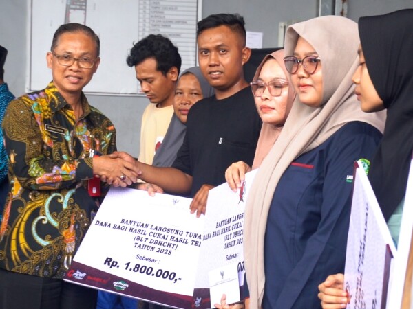 Tingkatkan Kesejahteraan Warga, Pemkab Bojonegoro Kembali Salurkan BLT DBHCHT