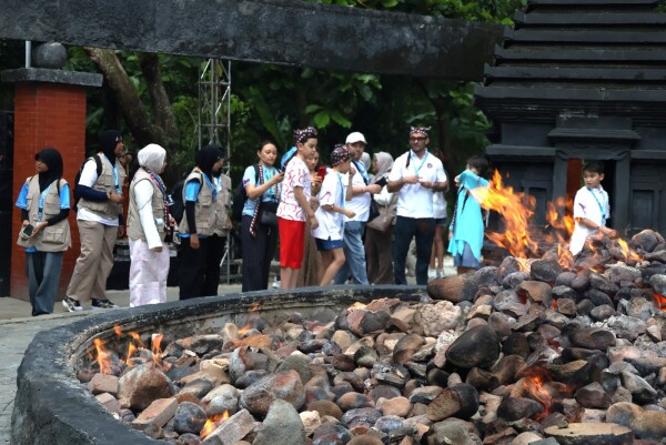 Peserta ASMOPSS dari 6 Negara Kunjungi Kayangan Api di Ngasem-Bojonegoro
