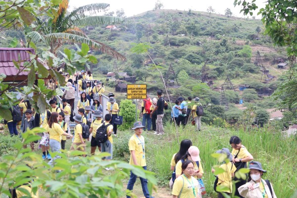 Peserta ASMOPSS dari 6 Negara Menjelajahi Geopark Wonocolo dan Belanja Oleh-oleh Khas Bojonegoro