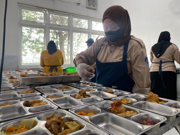 SPPG Taman Rajekwesi Bojonegoro Layani Ribuan Penerima Manfaat MBG Tiap Hari, Menu Makanan Selalu Inovatif