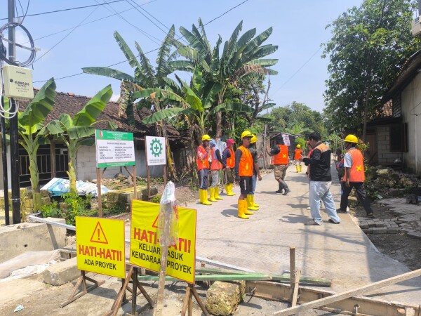 Pembangunan Infrastruktur Jalan di Desa Mojoranu-Dander Beri Manfaat Langsung ke Warga
