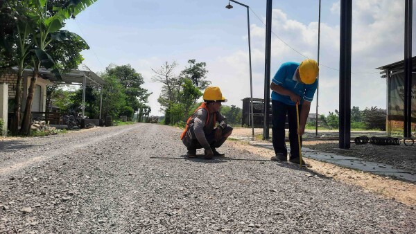 Tak Cuma Akses Jalan Makin Bagus, Pembangunan Infrastruktur di Desa Mulyoagung-Balen Juga Gerakkan Ekonomi Warga