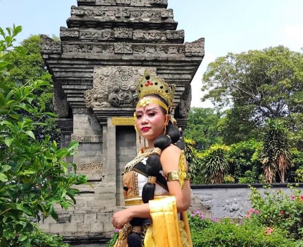 Lila Kavya Guru SMPN 5 Bojonegoro yang Inspiratif, Selalu Inovatif Merawat Seni Tradisi di Era Digital