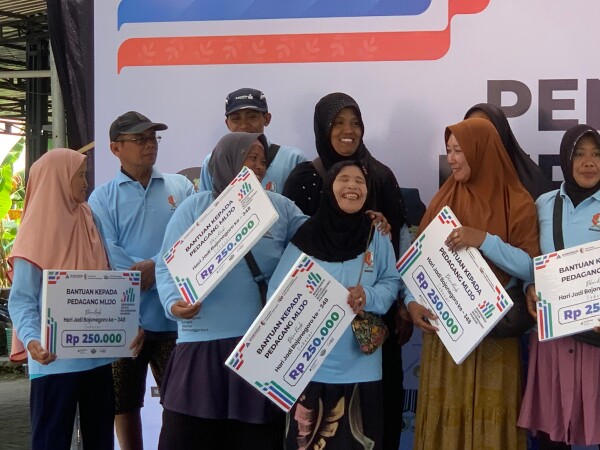 Ratusan Pedagang Mlijo Terima Bantuan Modal Usaha dari Pemkab Bojonegoro