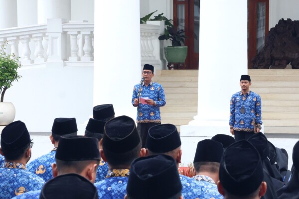 Pemkab Bojonegoro Gelar Upacara Hari Korpri, Hari Guru, dan Hari Kesehatan Nasional: Momen Peningkatan Kualitas SDM