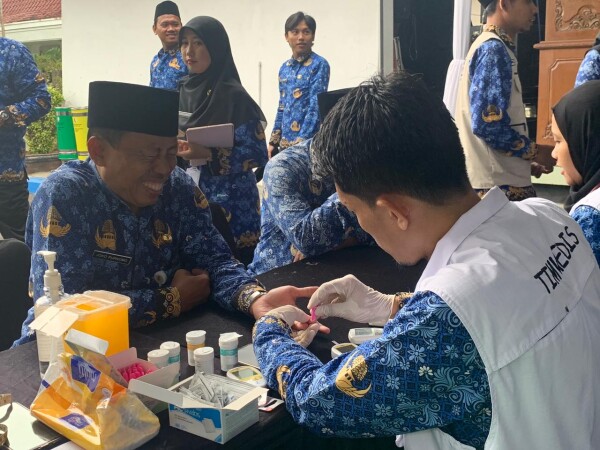 Usai Upacara, Para ASN Pemkab Bojonegoro Manfaatkan Layanan Kesehatan Gratis