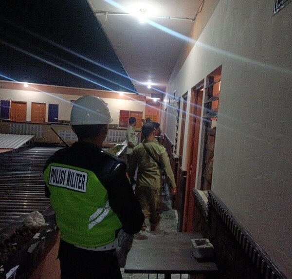 Jelang Nataru, Satpol PP Bojonegoro Patroli Rumah Kos dan Warung Remang-remang
