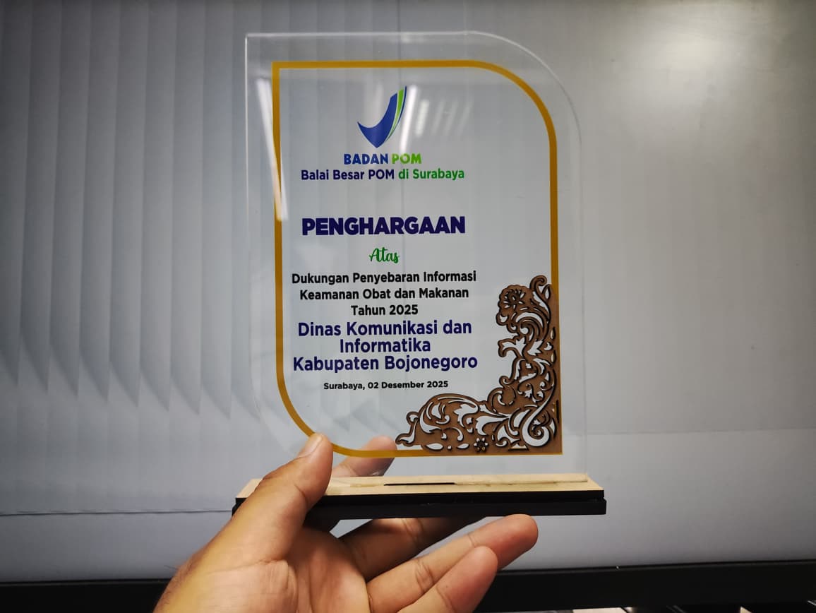 Dukung Penyebaran Informasi Keamanan Obat dan Makanan, Kominfo Bojonegoro Raih Penghargaan dari BPOM Jatim
