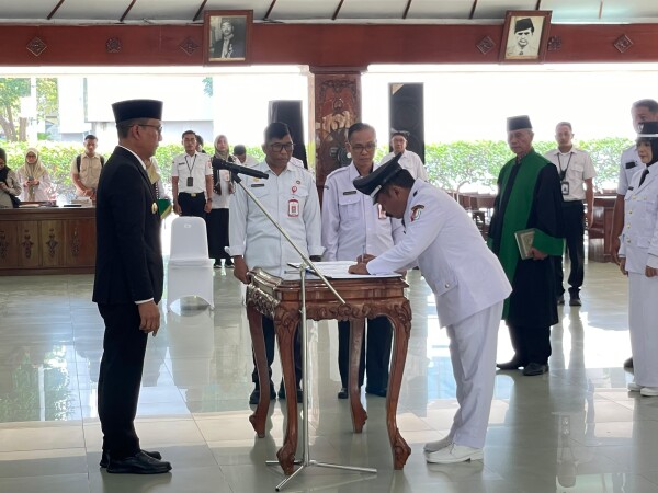 Bupati Bojonegoro Lantik 4 Kades Hasil Pilkades PAW, Tekankan Pelayanan Publik Maksimal