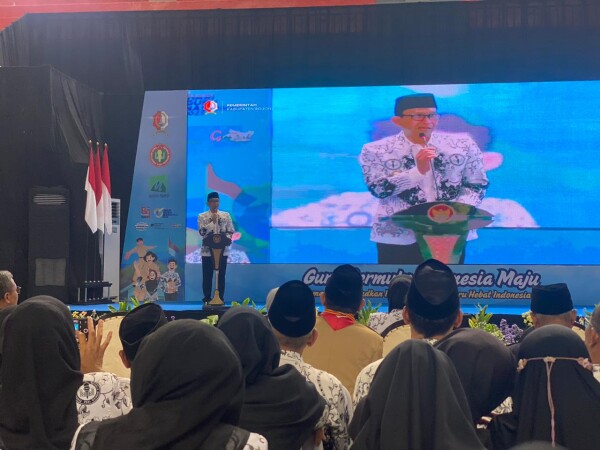 Puncak Peringatan HUT PGRI dan HGN Dipusatkan di GOR Utama, Bupati Bojonegoro Tekankan Guru Sebagai Teladan