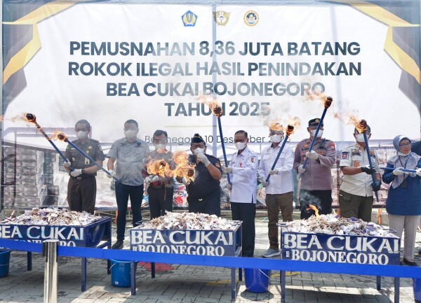 Kantor Bea dan Cukai Bojonegoro Musnahkan Jutaan Batang Rokok Ilegal