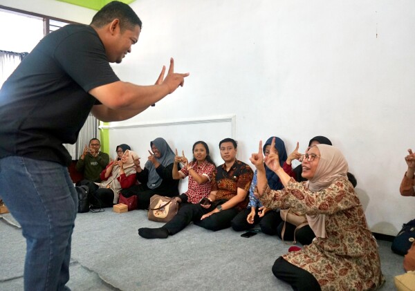 Wujudkan Pendidikan Inklusif, Dispusip Bojonegoro Gelar Kelas Bahasa Isyarat