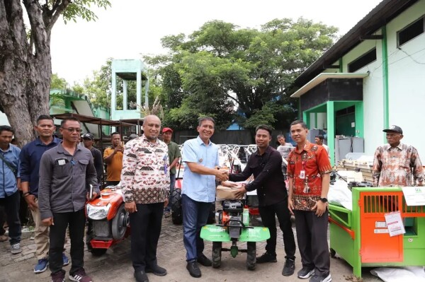 Dorong Modernisasi Pertanian, Pemkab Bojonegoro Salurkan Bantuan Alsintan untuk Petani Tembakau