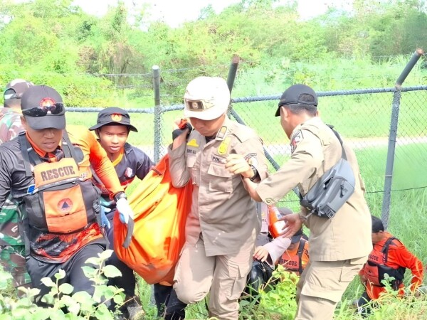 BPBD Bojonegoro dan Tim Gabungan Evakuasi Anak Korban Tenggelam di Embung
