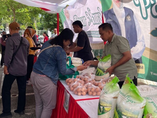 Stabilkan Harga Kebutuhan Pokok, Disperindag Jatim Gelar Pasar Murah di Halaman Kantor Bakorwil Bojonegoro