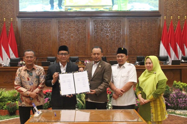 Pemkab Bojonegoro dan DPRD Sahkan Perda KTR, Wujudkan Tatanan Lingkungan Sehat Bagi Masyarakat