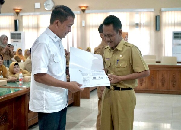 96 PNS Pemkab Bojonegoro Terima SK Pensiun, Bupati Setyo Wahono Beri Apresiasi Atas Dedikasinya Layani Masyarakat