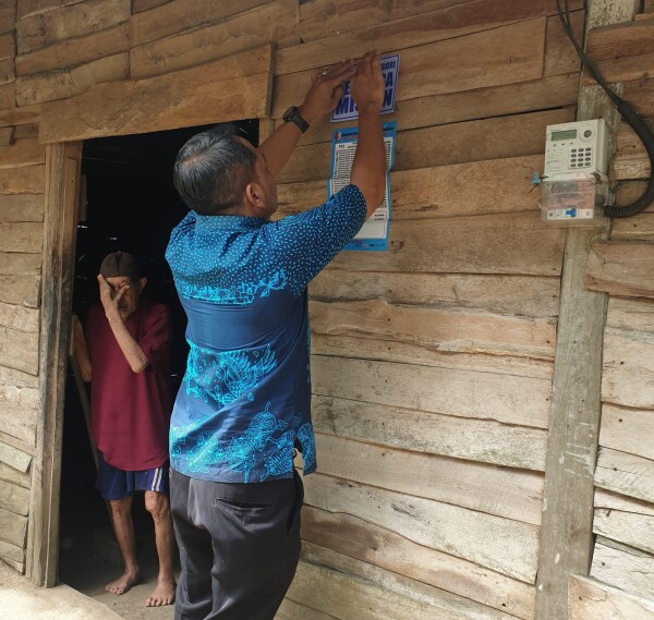 Pemkab Bojonegoro Mulai Pasang Stiker Miskin di Rumah Warga Penerima Bantuan Sosial