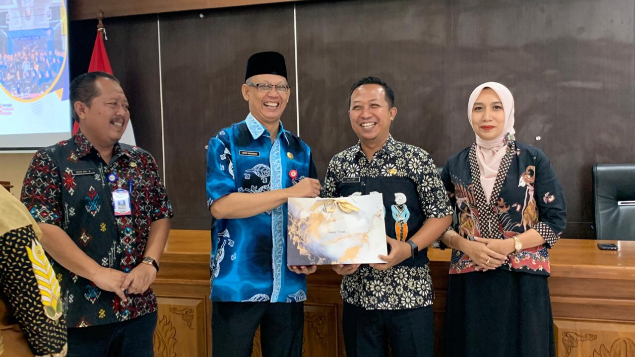 Dinkominfo Bojonegoro Gelar Evaluasi Indeks Kepuasan Masyarakat 2025 dan Pisah Kenal Sekretaris Dinas